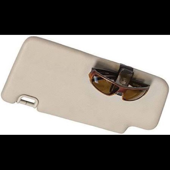 Chums Glasshopper Visor Clip Bundle - Picture 2 of 4